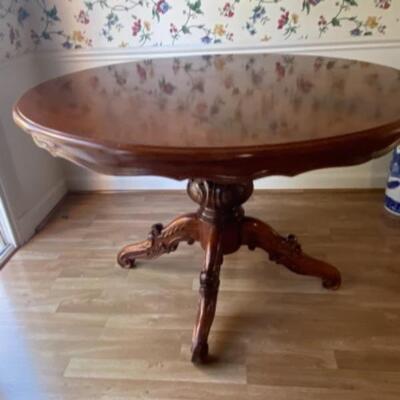 Round Carved Pedestal Base Victorian Style Dining / Kitchen / Library Table 
