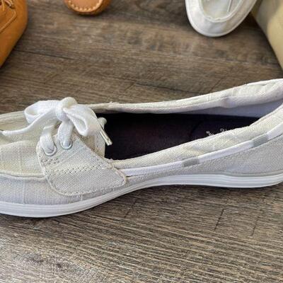 5: Size 7 Women's Slip On Shoes