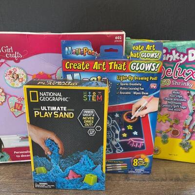 16: Collection of Creator Games/Toys