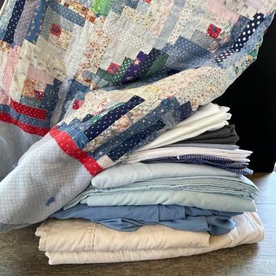 23: Vintage Handmade Quilt and Full Sheets