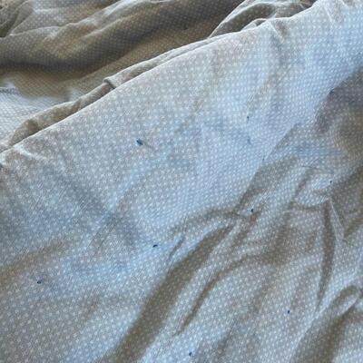 23: Vintage Handmade Quilt and Full Sheets