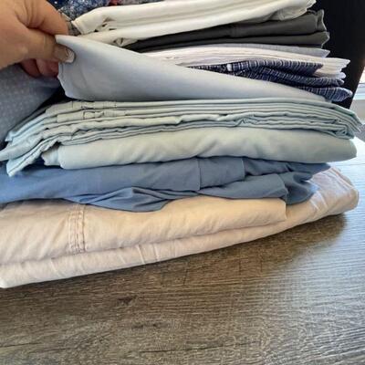 23: Vintage Handmade Quilt and Full Sheets