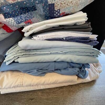 23: Vintage Handmade Quilt and Full Sheets