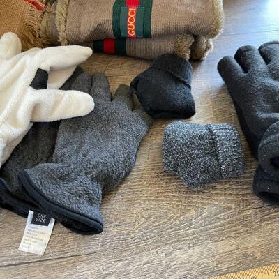 24: Hats, Scarves & Gloves