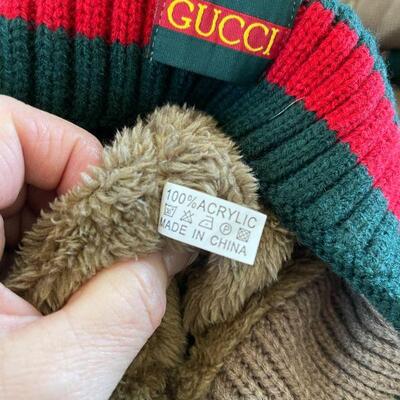 24: Hats, Scarves & Gloves