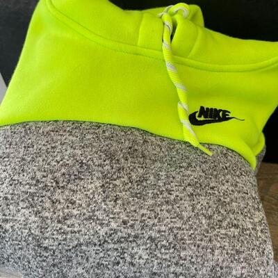 25: Women's Sweatsuits - Nike