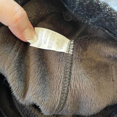 26: Women's Sweatshirts and lined pants