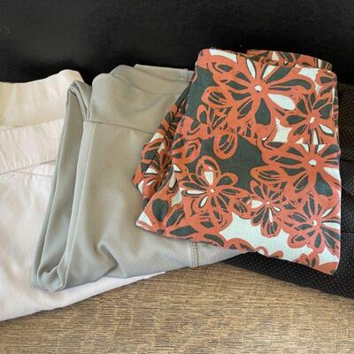 27: 4 Pair Size 4/Small Leggings