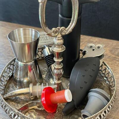 33: Collection of Wine DÃ©cor