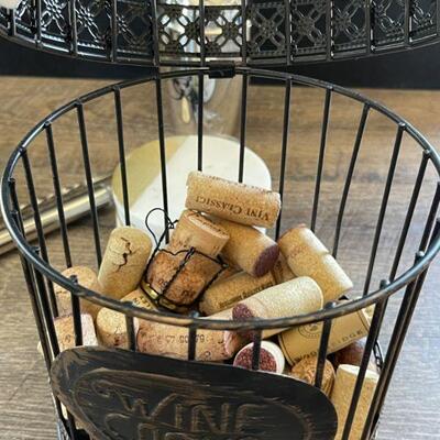 33: Collection of Wine DÃ©cor