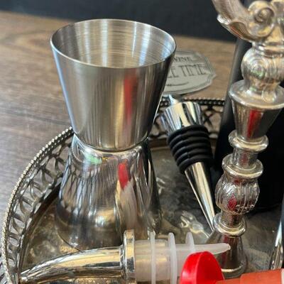 33: Collection of Wine DÃ©cor