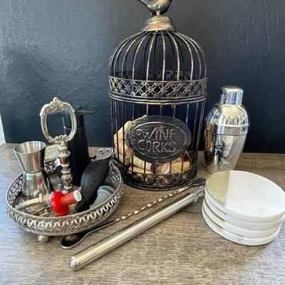 33: Collection of Wine DÃ©cor