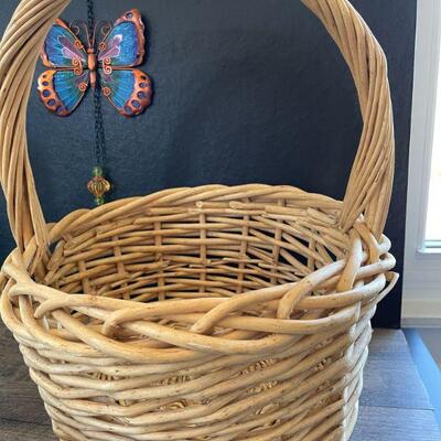 40: Large Glass Jug, Basket, and DÃ©cor