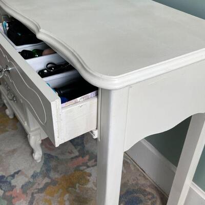 60: Vanity/Desk with Chair