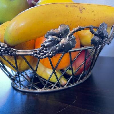 63: Utensil Set and Fruit Basket