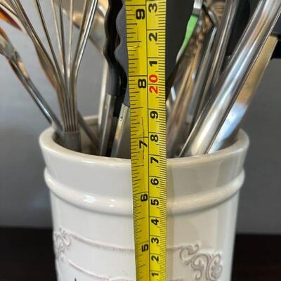 63: Utensil Set and Fruit Basket