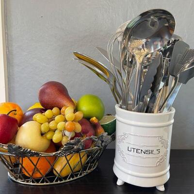 63: Utensil Set and Fruit Basket