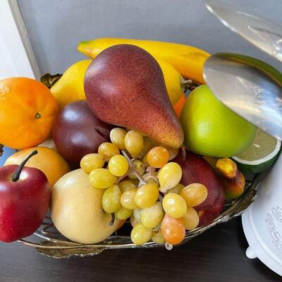 63: Utensil Set and Fruit Basket