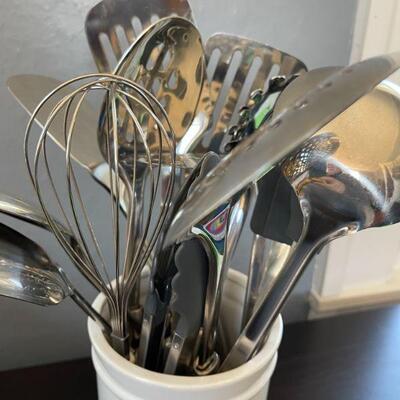63: Utensil Set and Fruit Basket