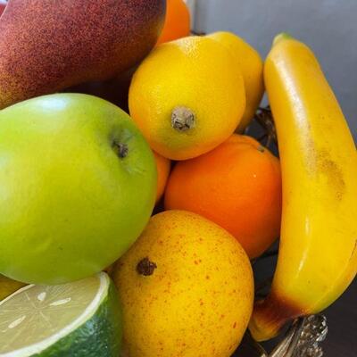 63: Utensil Set and Fruit Basket