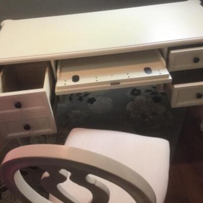 Q - 1290. Topfame Furniture Co. Wooden Computer Desk & Chair 