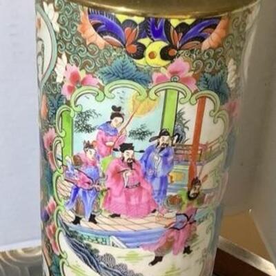 2049 Antique Hand Painted Rose Medallion Cylinder Vase Lamp