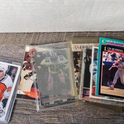 105: Loose Baseball and Football Cards