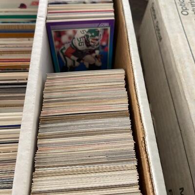 105: Loose Baseball and Football Cards