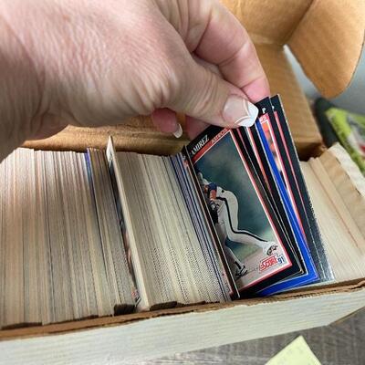 105: Loose Baseball and Football Cards