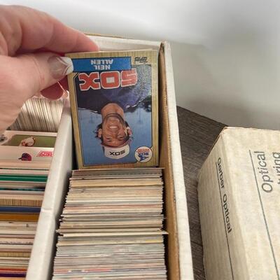 105: Loose Baseball and Football Cards