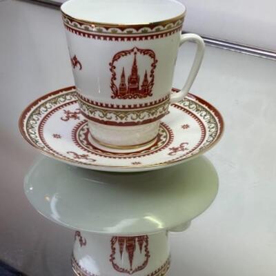 Imperial Russsian USSR Lomonosov Porcelain Pair Tea Cups / Saucers with Palace