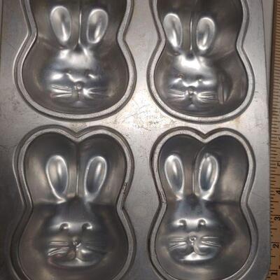 Rabbit cooking pan