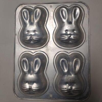 Rabbit cooking pan