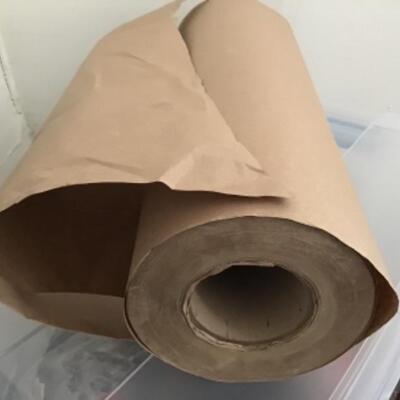 ROLL OF BROWN CRAFT PAPER