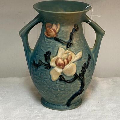 Roseville Magnolia 7â€ Vase 