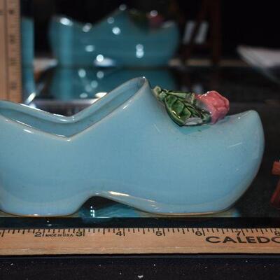 1950 McCoy Dutch Shoe Rose Plant - Blue 