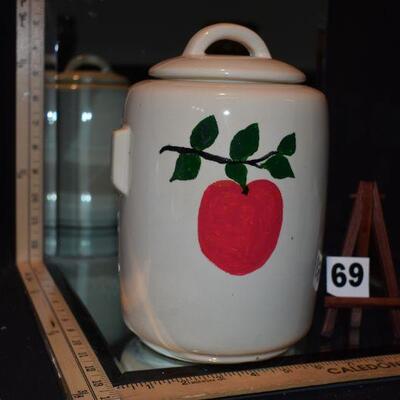 1946 McCoy Cookie Jar w/Apple 