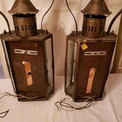 LOT #1. Pair of vintage brass porch lanterns â€“ electric
