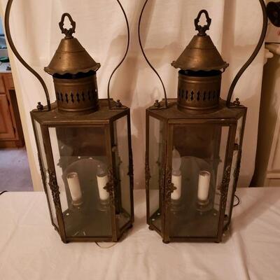 LOT #1. Pair of vintage brass porch lanterns â€“ electric
