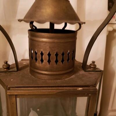 LOT #1. Pair of vintage brass porch lanterns â€“ electric