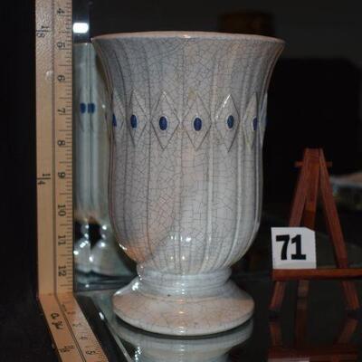 1968 McCoy Early American Vase 