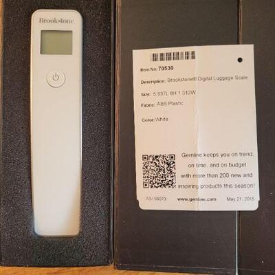 Brookstone digital luggage scale