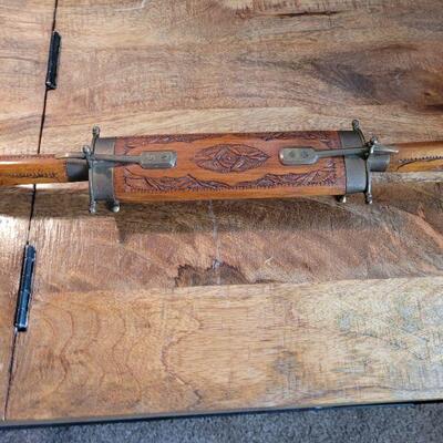 Decorative carving set