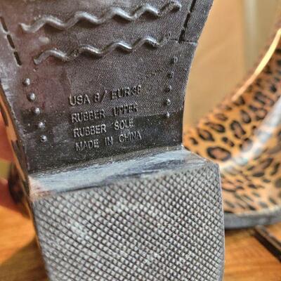 Size 8 women's rubber boots