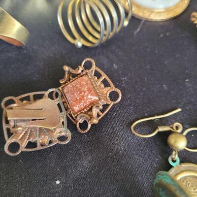 Misc trinket and jewelry lot