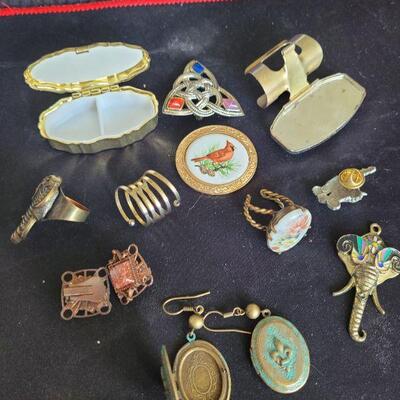 Misc trinket and jewelry lot
