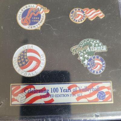 Volleyball pin set