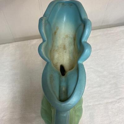 Hull Bowknot Cornucopia Vase