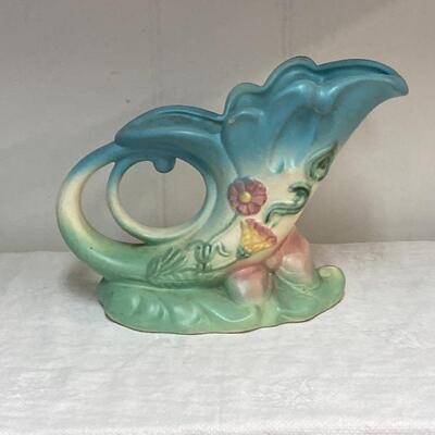 Hull Bowknot Cornucopia Vase