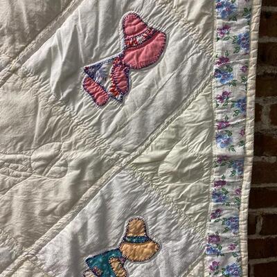 Handmade Vintage Sun Bonnet quilt 